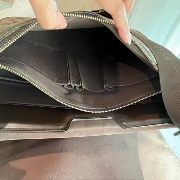 Authentic LOUIS VUITTON Spencer Messenger Bag in Damier Ebene - Picture 12 of 16
